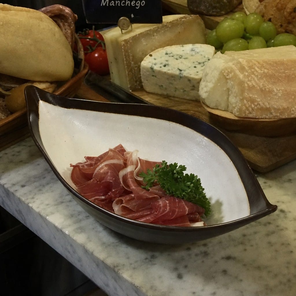 Customer photo review of Leaf-Shaped Bowl 305mm Melamine for Creative Presentations
