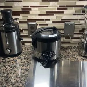 Customer photo review of Organizzatore Cavi Cucina con Ganci Silicone e Colla 3M
