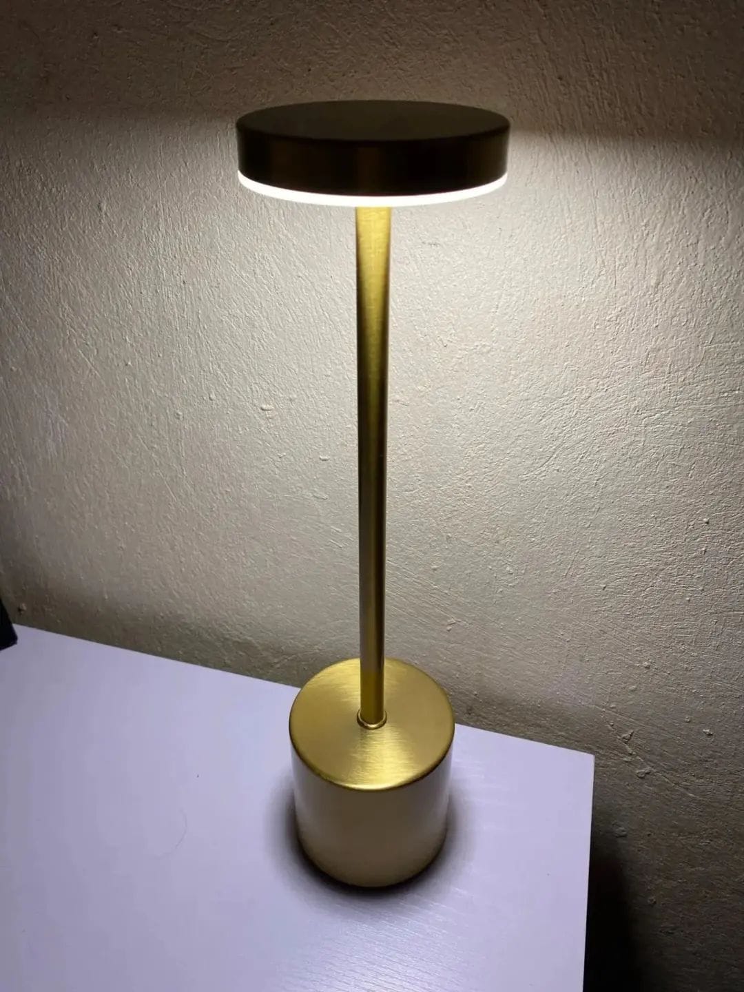 Customer photo review of Luminária de Mesa Sem Fio Recarregável Nomad Glow