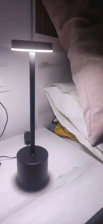 Customer photo review of Luminária de Mesa Sem Fio Recarregável Nomad Glow