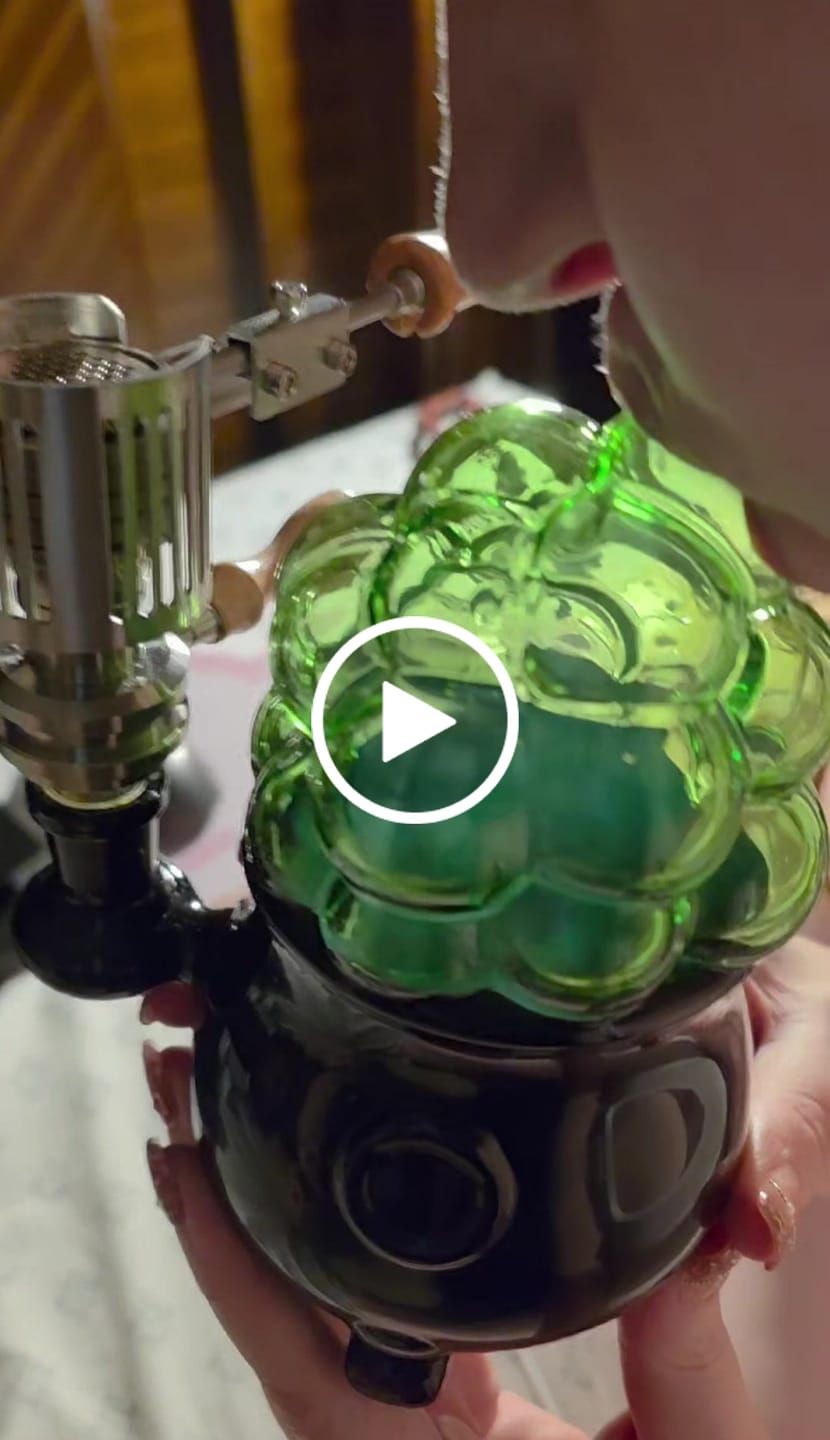 Customer video review of CAULDRON BONG