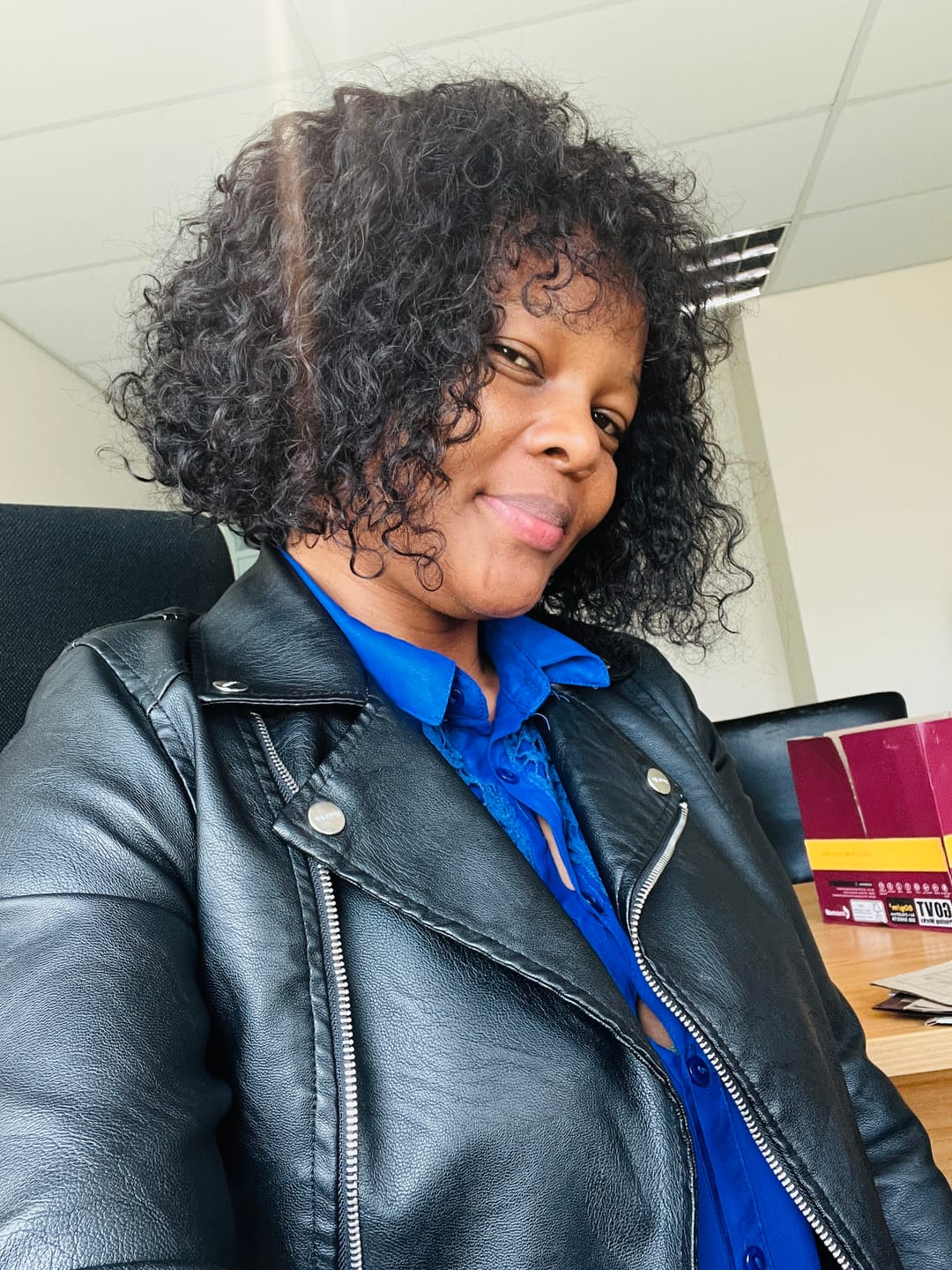 Customer photo review of YOLI - Brazilian Water Wave Fringe Bob - Nat