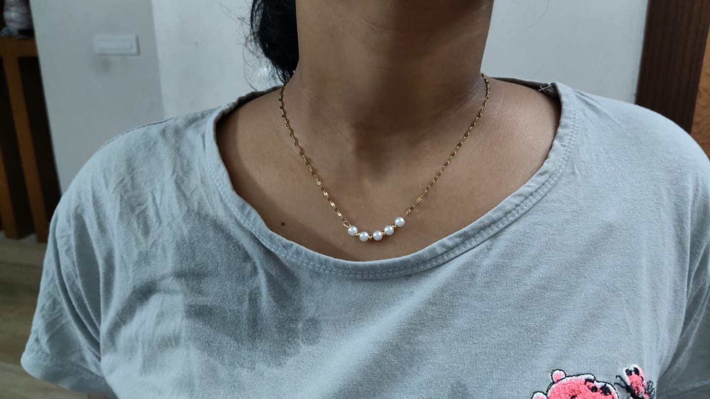 Customer photo review of Pearl Lip Chain Necklace