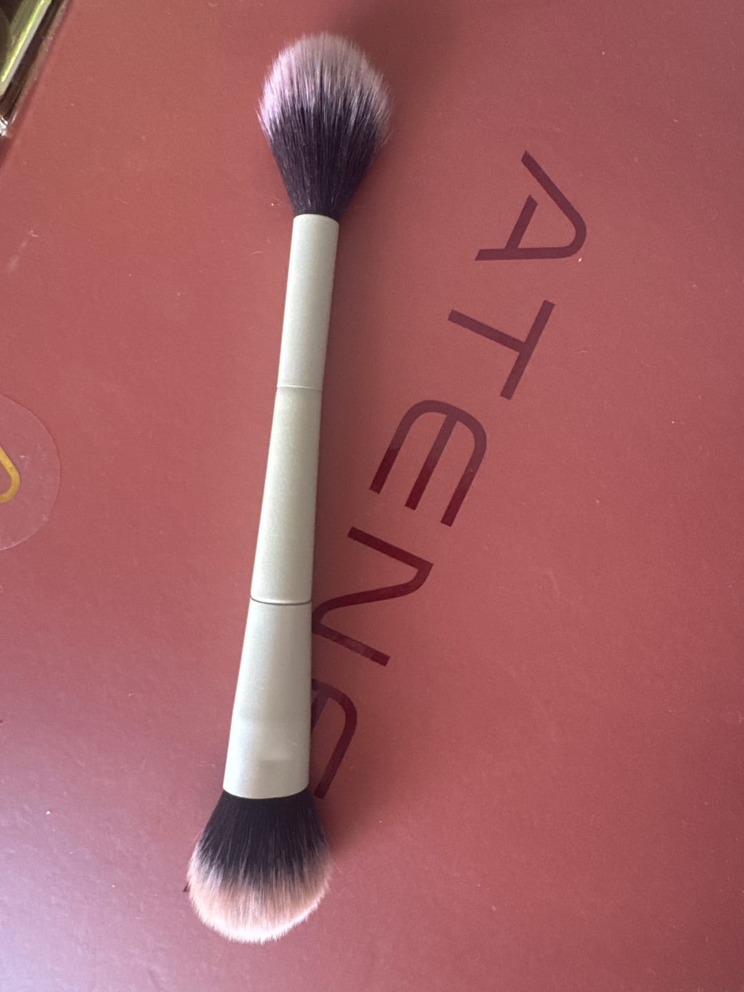 Customer photo review of BROCHA DUO ILUMINADOR Y POLVO SUELTO