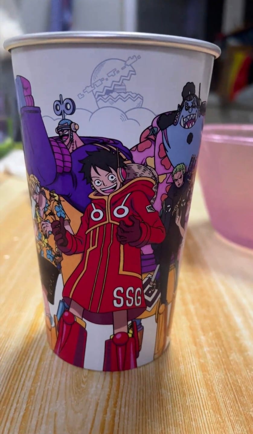 Customer photo review of Limited Edition Egghead Strawhats Cold Sensitive Color Changing Cup