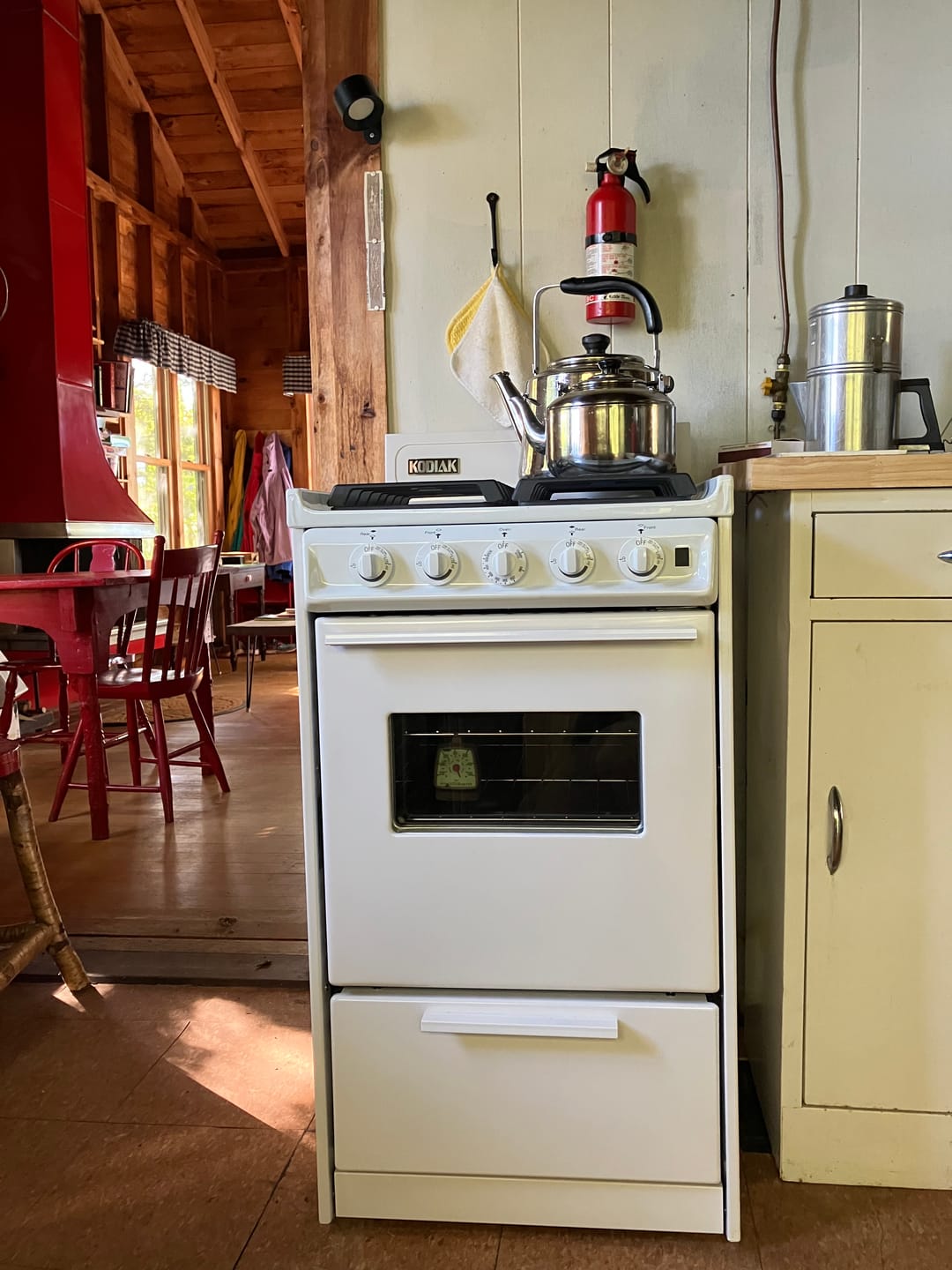 Customer photo review of Kodiak 20" Propane Range (White) - Battery Ignition with Cast Iron Grates