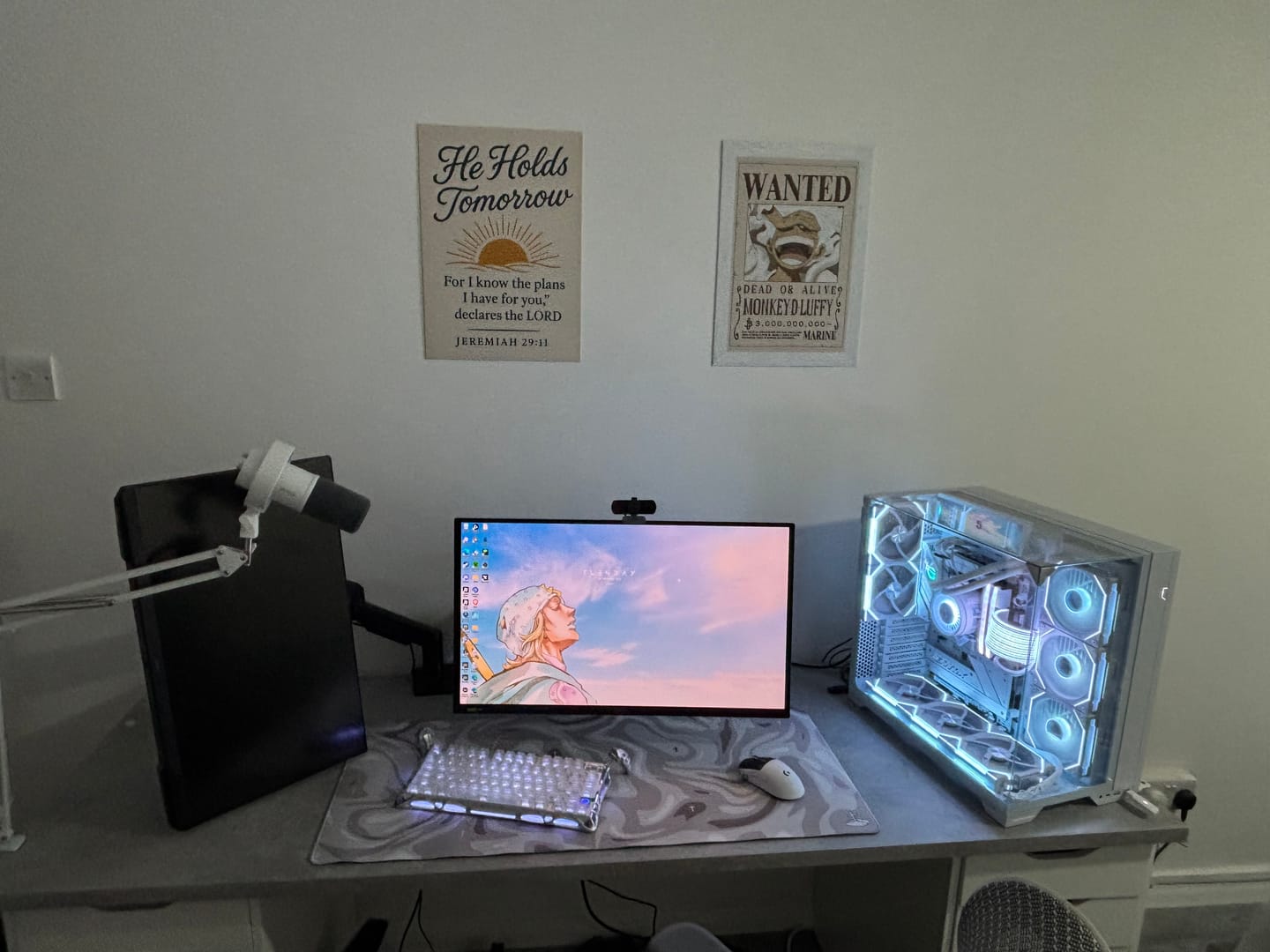 Customer photo review of Liquid White Mousepad