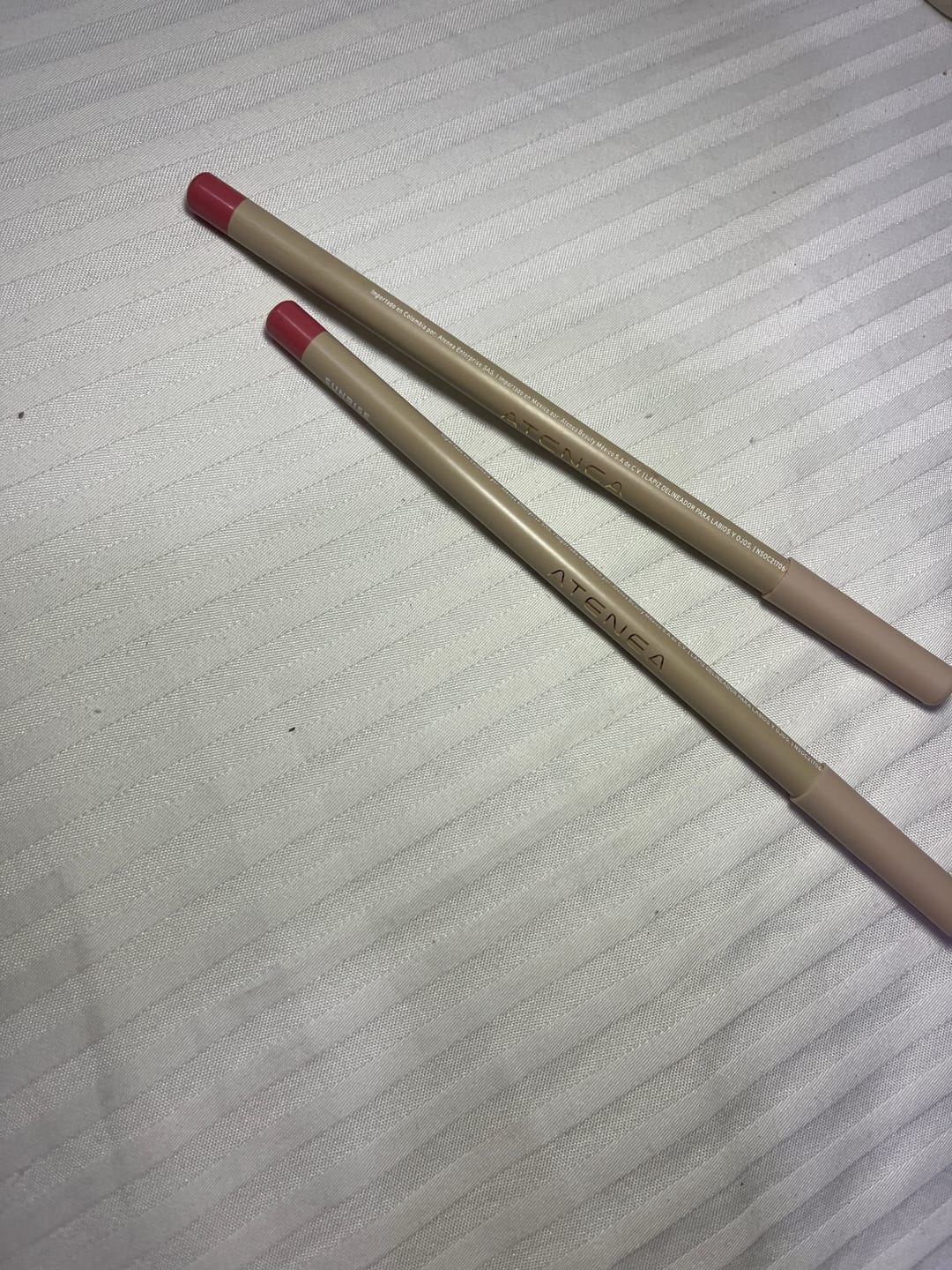 Customer photo review of LÁPIZ DELINEADOR COLOR PENCIL