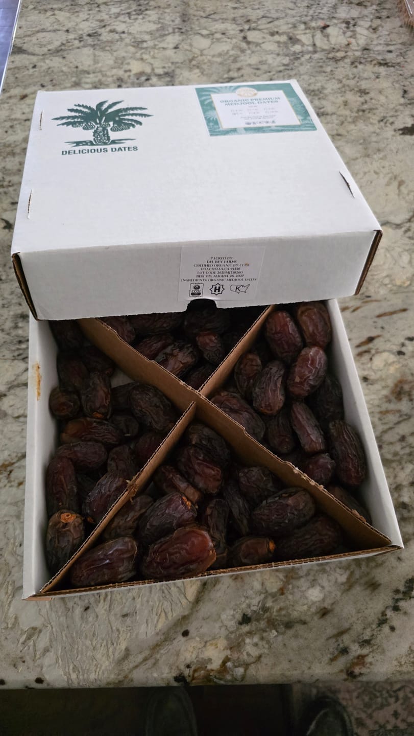 Customer photo review of Organic Premium Medjool Dates Box
