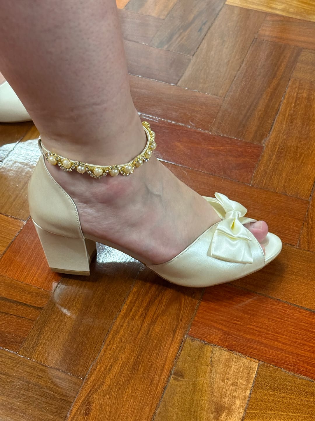 Customer photo review of Sandália Noiva Couro Perolado Off White