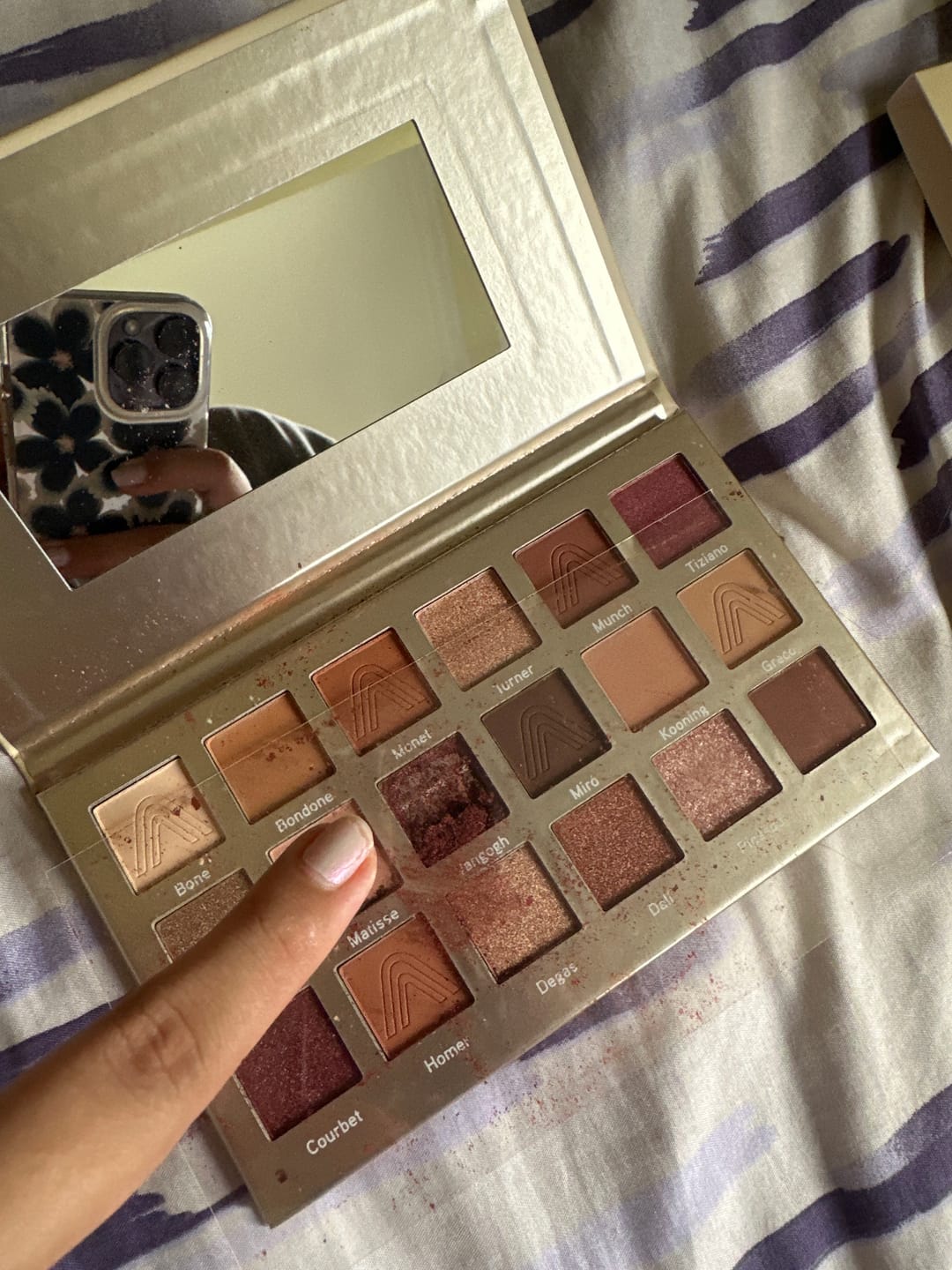 Customer photo review of PALETA DE SOMBRAS 18 TONOS ART DECO