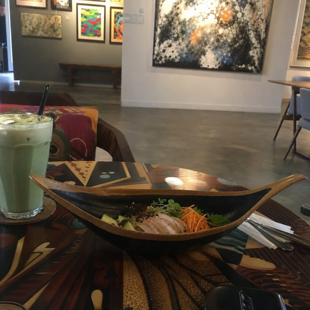 Customer photo review of Leaf-Shaped Bowl 305mm Brown Melamine for Food Presentation