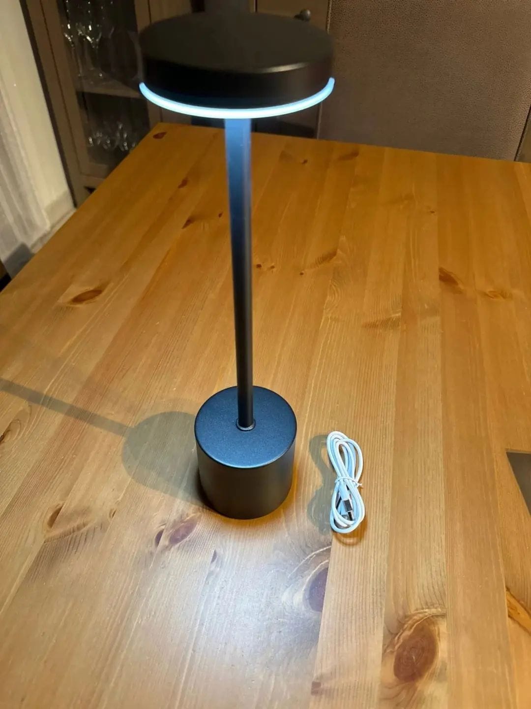 Customer photo review of Luminária de Mesa Sem Fio Recarregável Nomad Glow