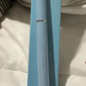 Customer photo review of Eyeliner Waterproof Leggero Lunga Tenuta Texture Setosa