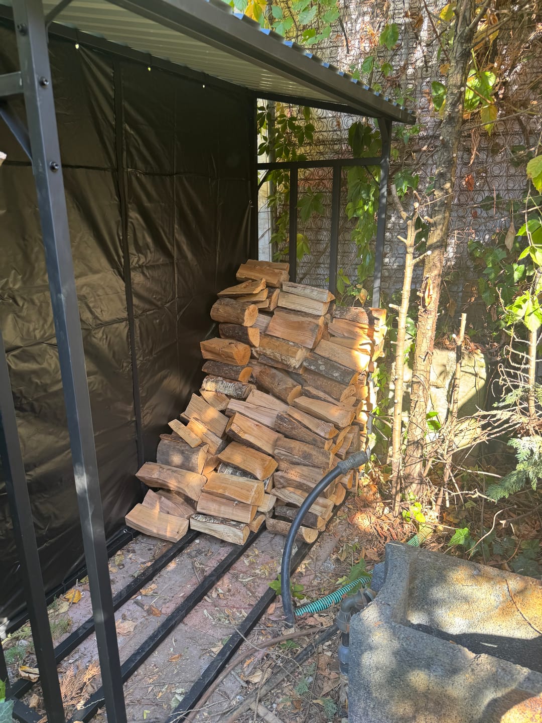 Customer photo review of Gartenzeit® Premium Kaminholzregal für den Außenbereich – 70 cm / 105 cm, extra stabil & wetterfest
