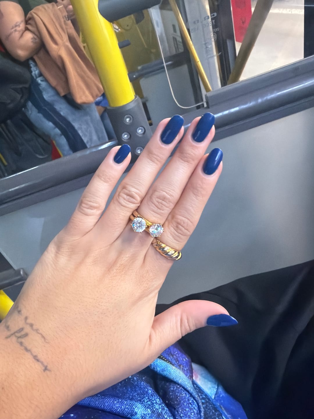 Customer photo review of Anel Solitário Beout Banhado em Ouro 18k