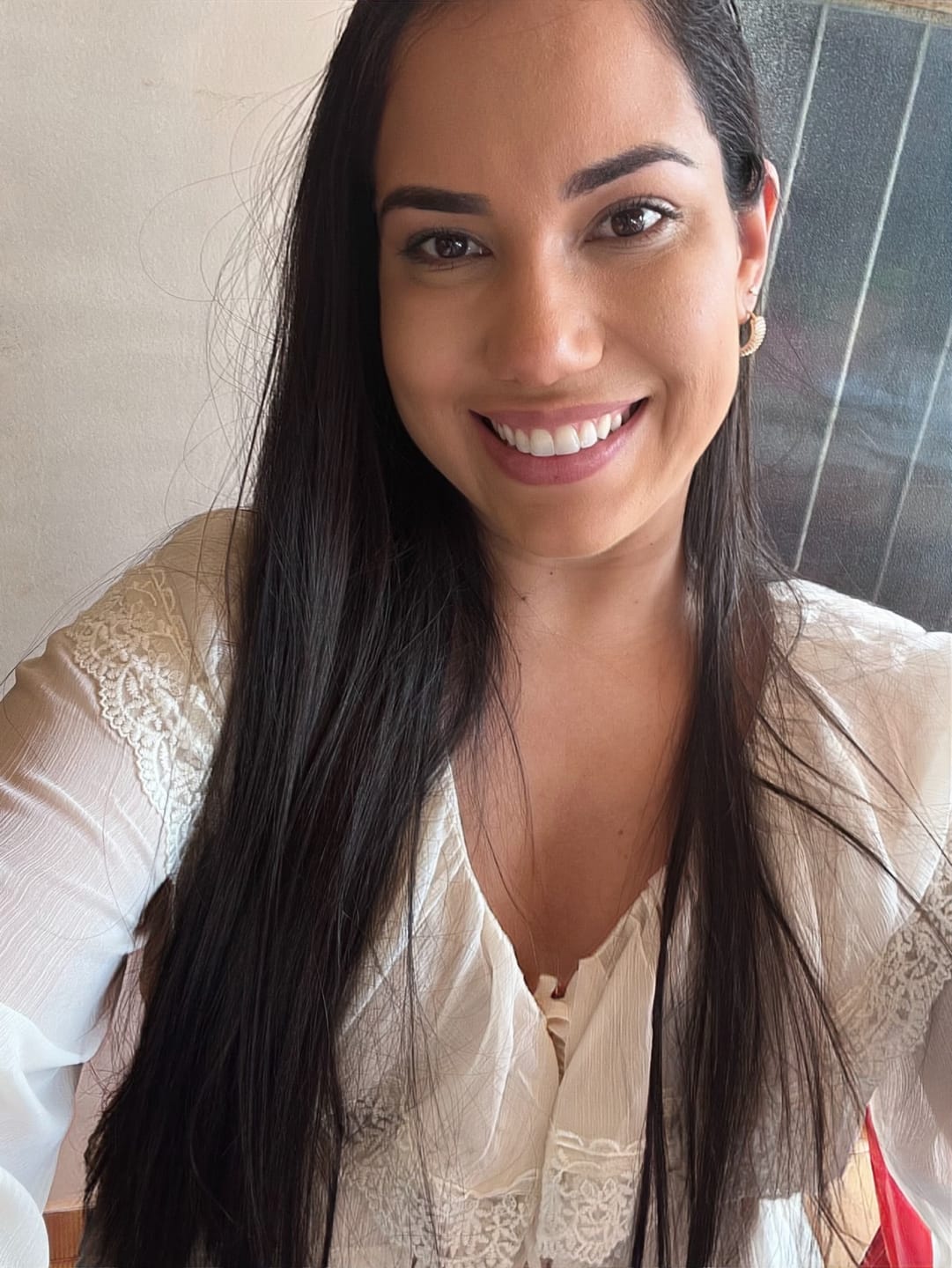 Customer photo review of Blusa em Chiffon com Babados e Renda, Creme