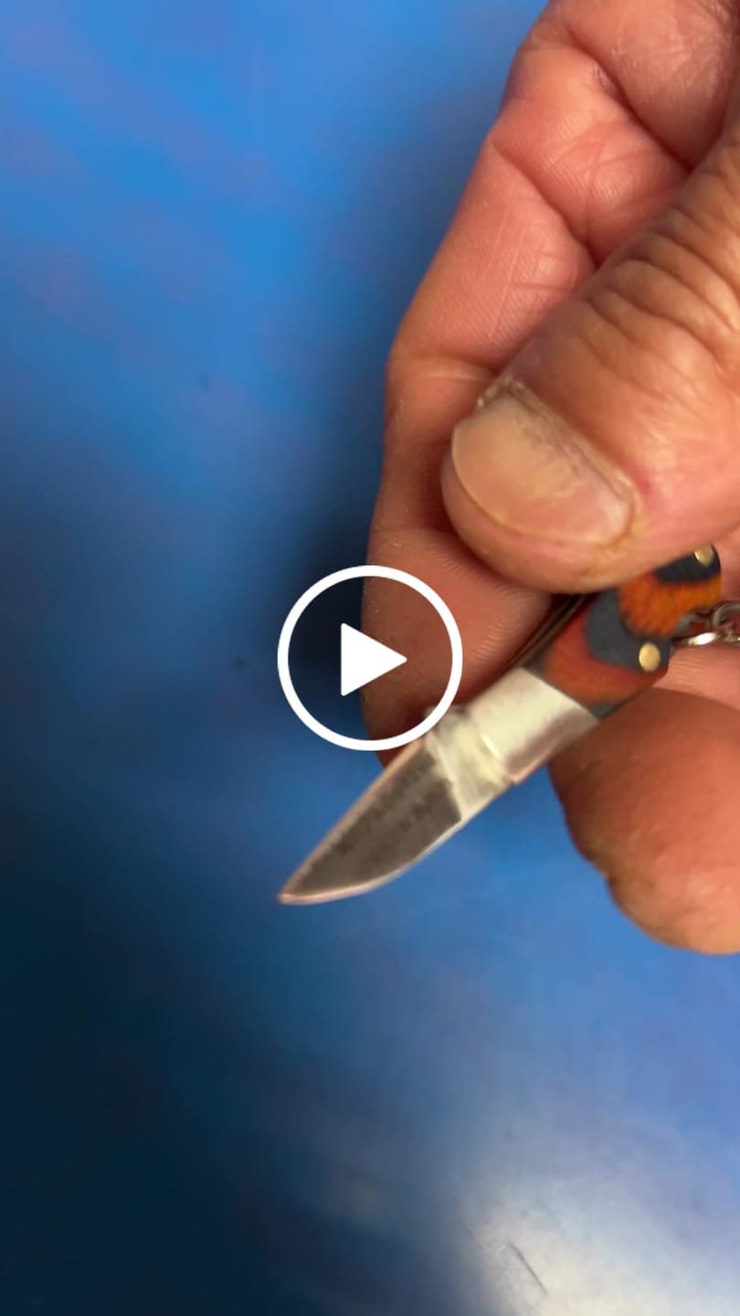 Customer video review of Cortapluma Llavero - TERMITA