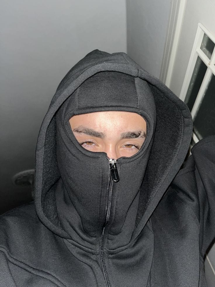 Customer photo review of Pull Masqué | Unisexe