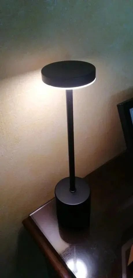 Customer photo review of Luminária de Mesa Sem Fio Recarregável Nomad Glow