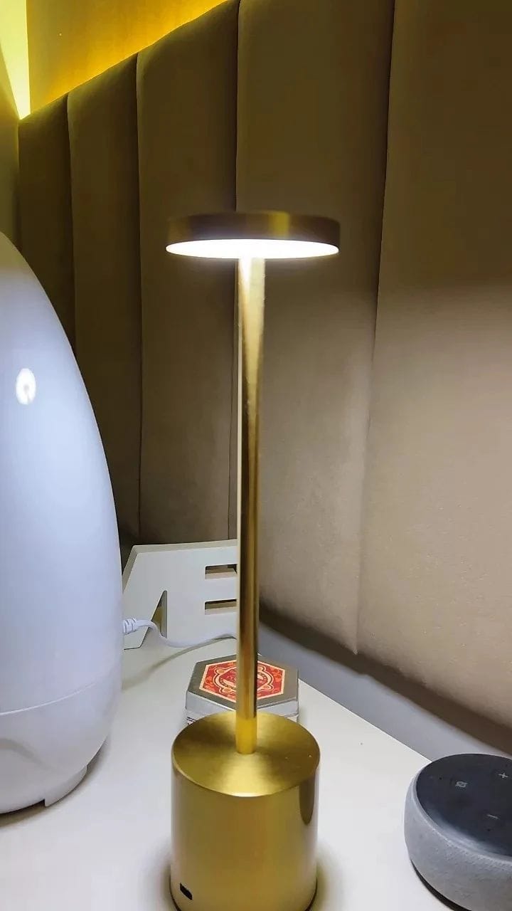 Customer photo review of Luminária de Mesa Sem Fio Recarregável Nomad Glow