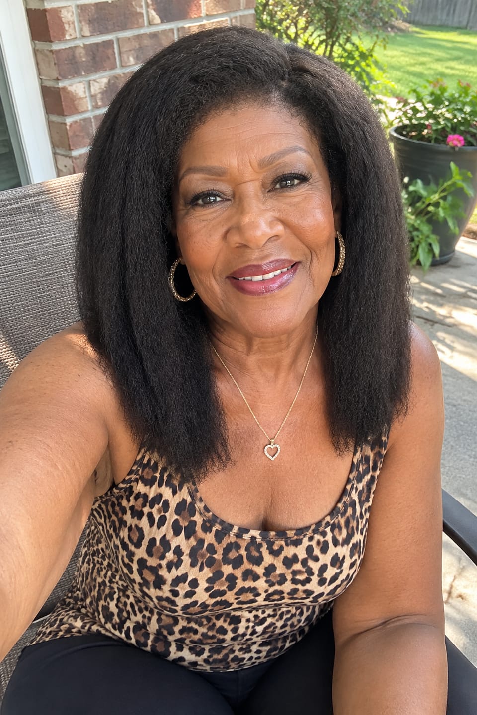 Customer photo review of 4C Edges | Luvwin 180% Density Deep Side Parted Undetectable Lace Glueless Kinky Straight Bob Wig