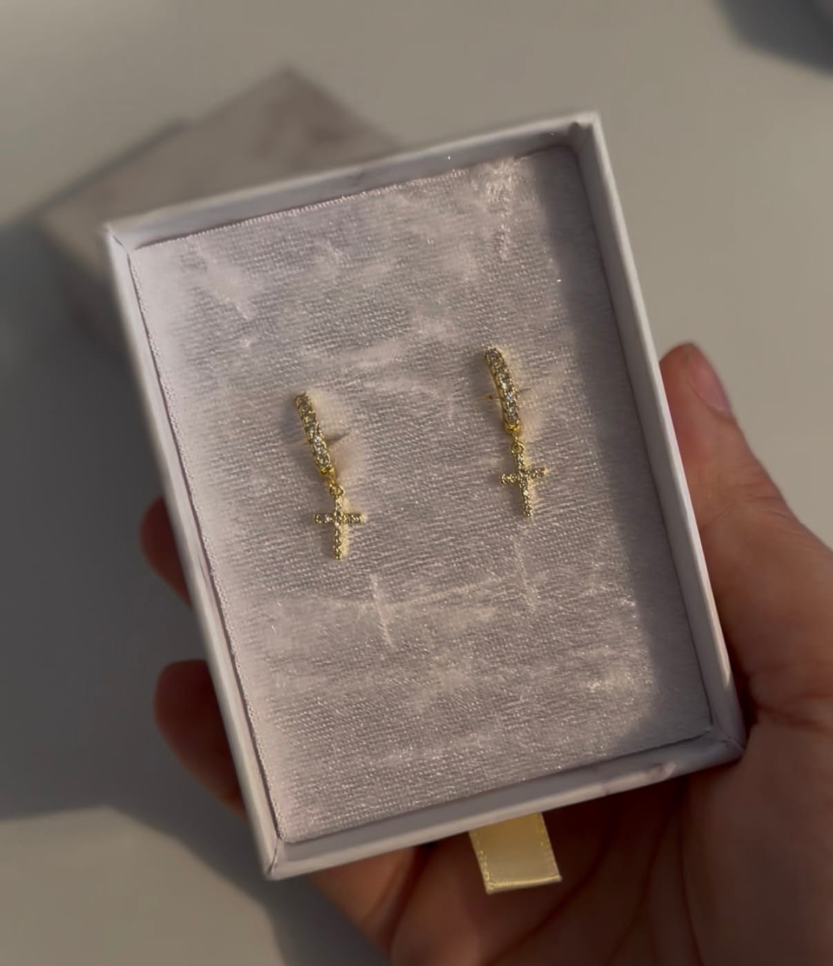 Customer photo review of Boucles d'Oreilles Chrétienne