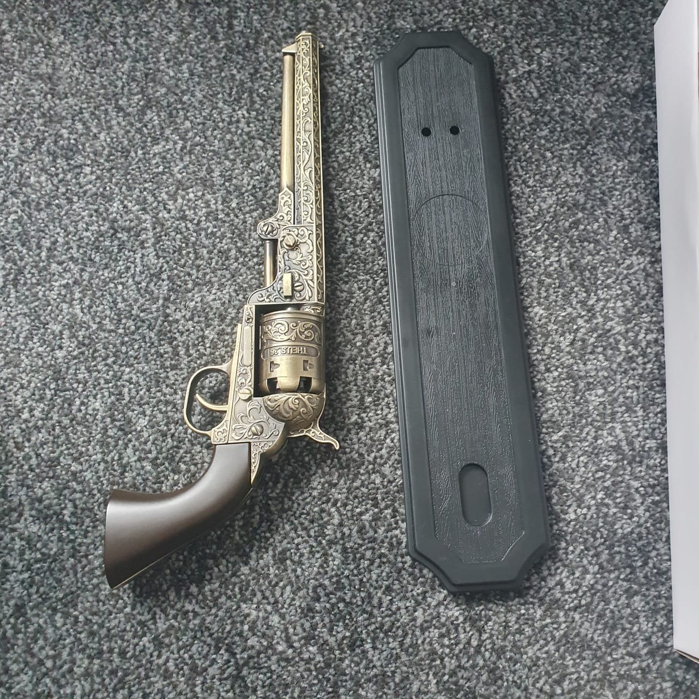 Customer photo review of Red Dead Redemption - Colt Navy (Bronze)