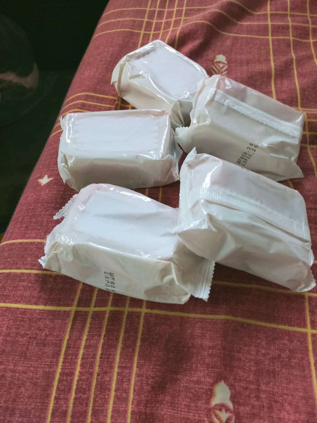 Customer photo review of Kavouge Bleaching Soap Whitening Booster Niacinamide Face & Body Care Cleaning Arbutin Licorice Extract
