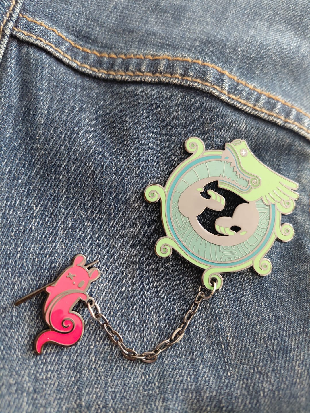 Customer photo review of Rain World - Green Lizard Hanger Pin