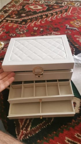 Customer photo review of Boîte à Bijoux en cuir intérieur velours
