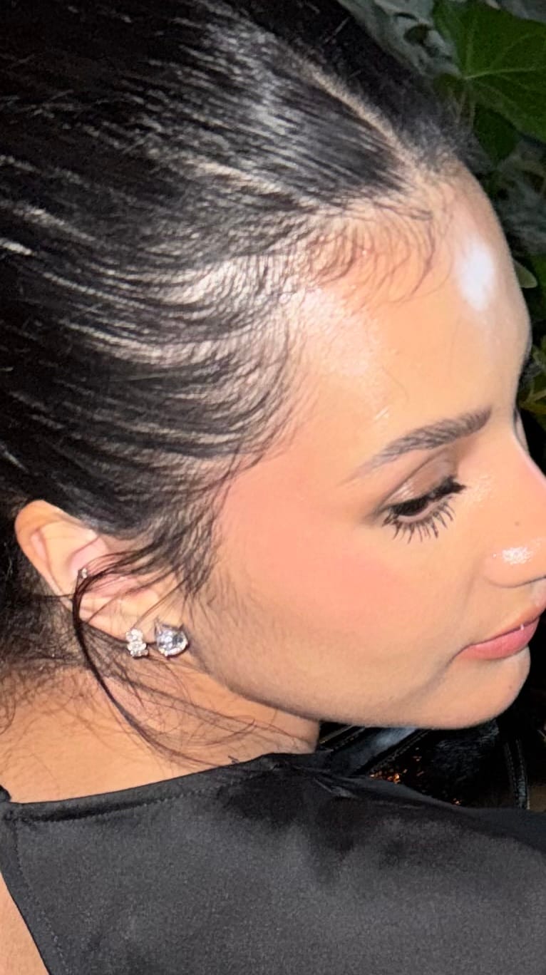 Customer photo review of Aretes Lilia Plata