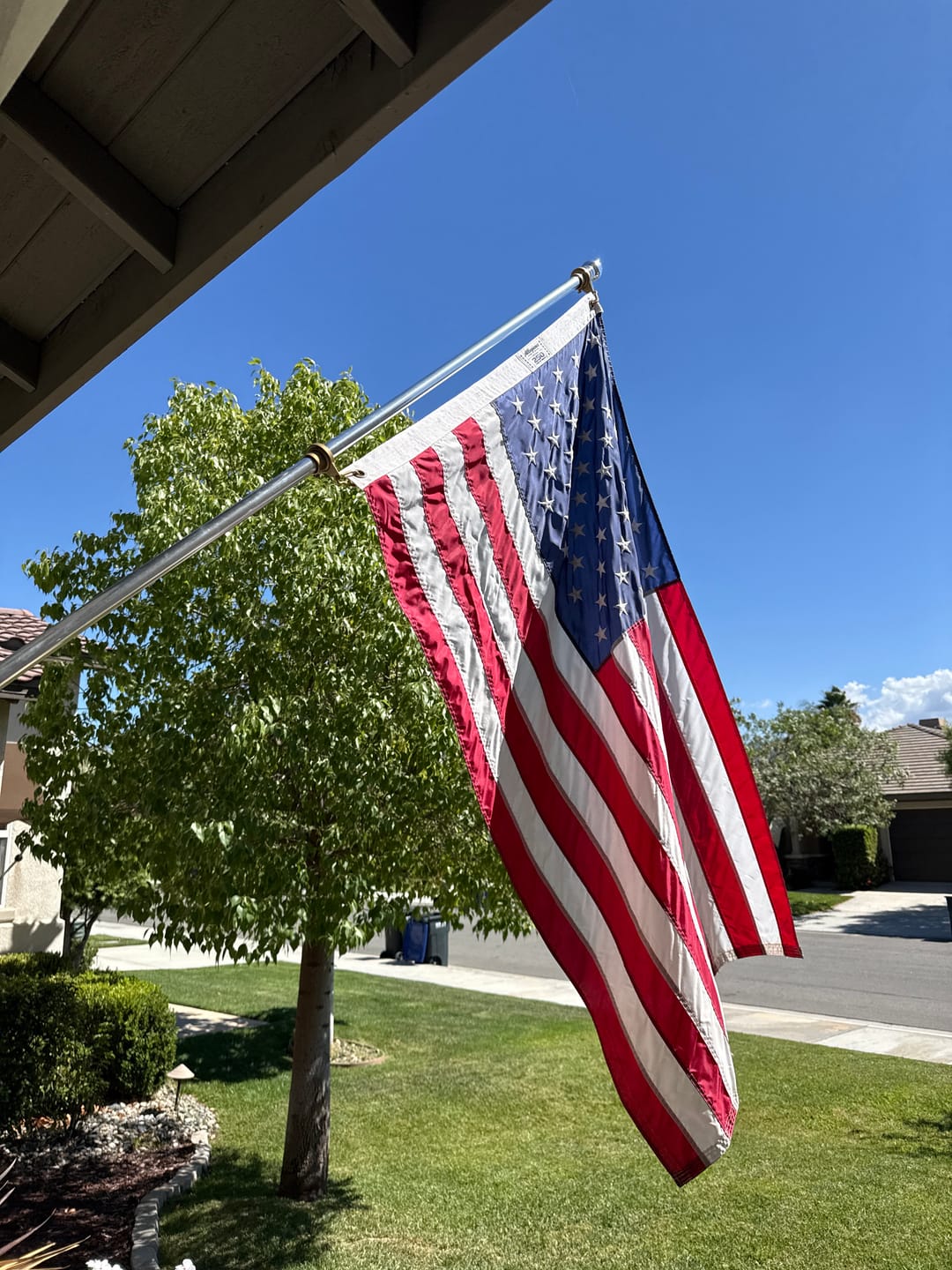 Customer photo review of Non-Tangle Flagpole Spinners
