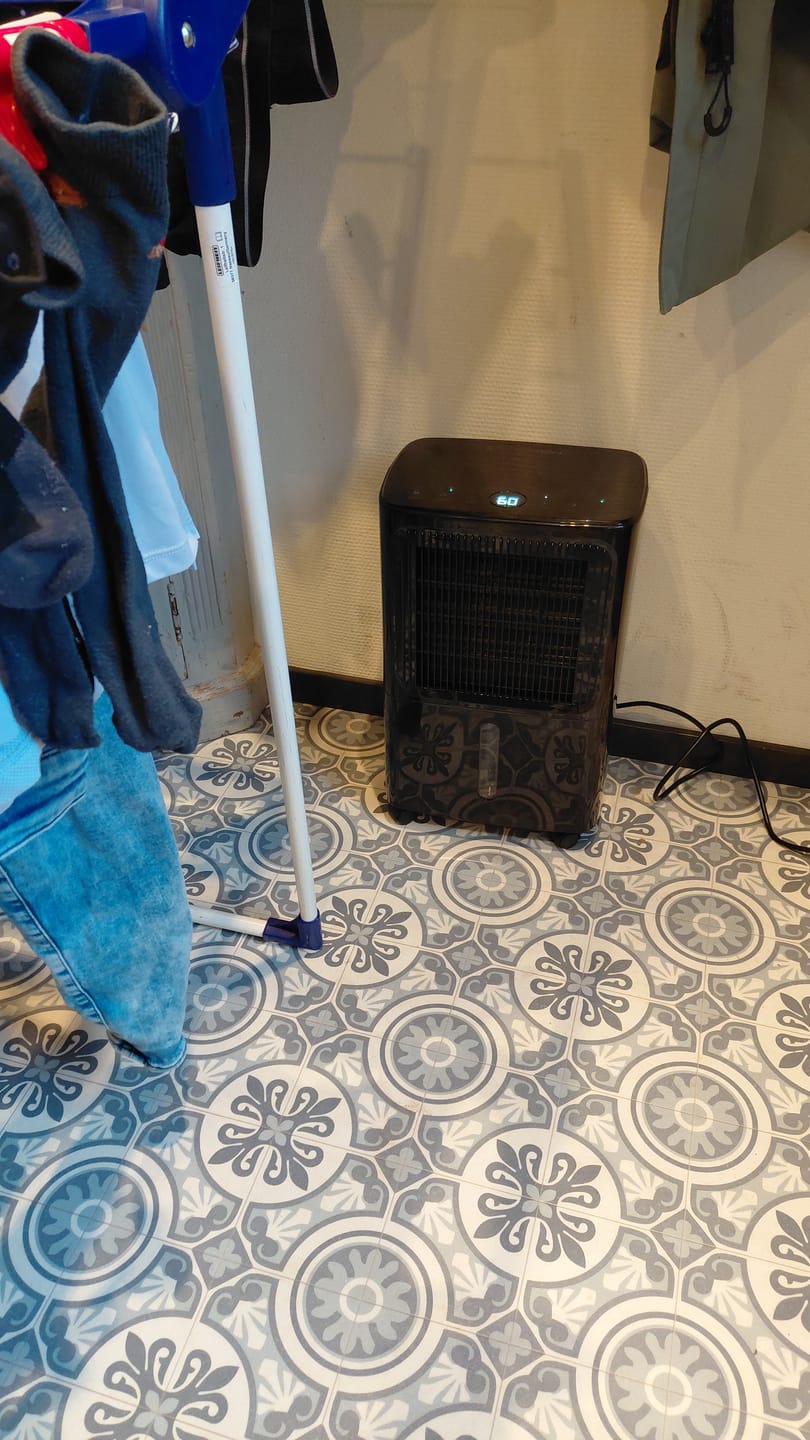 Customer photo review of Erikssøn Luchtontvochtiger - Dry Pro Plus - Tot 16L / dag - Wit