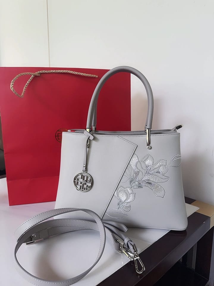 Customer photo review of Tang Red 30 Embroidered Magnolia Tote