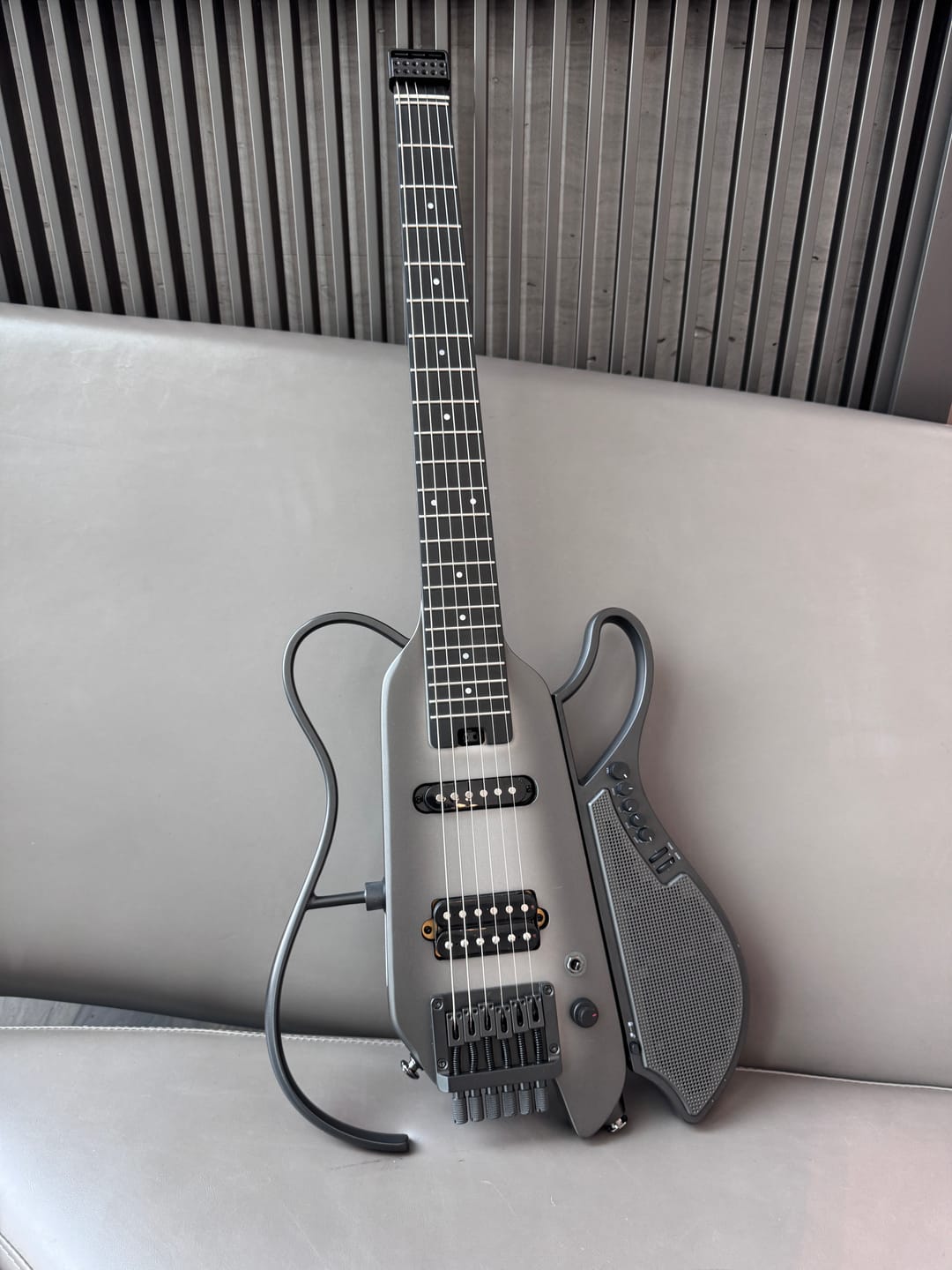 Customer photo review of Donner HUSH X LIVE Travel Guitar with Speaker