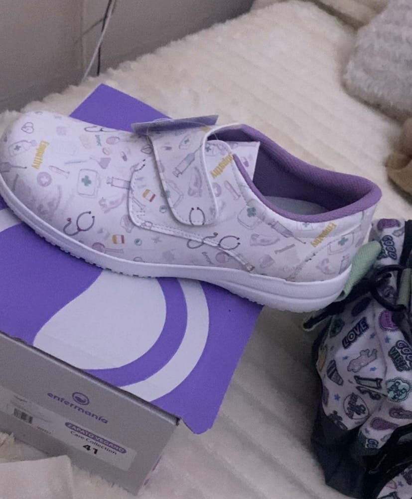 Customer photo review of Zapato piel vegana velcro - Care Collection