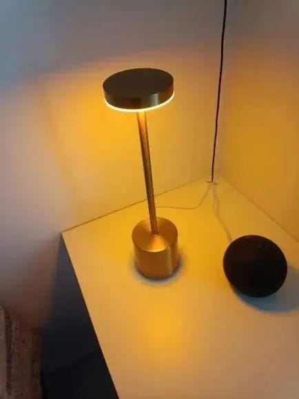 Customer photo review of Luminária de Mesa Sem Fio Recarregável Nomad Glow