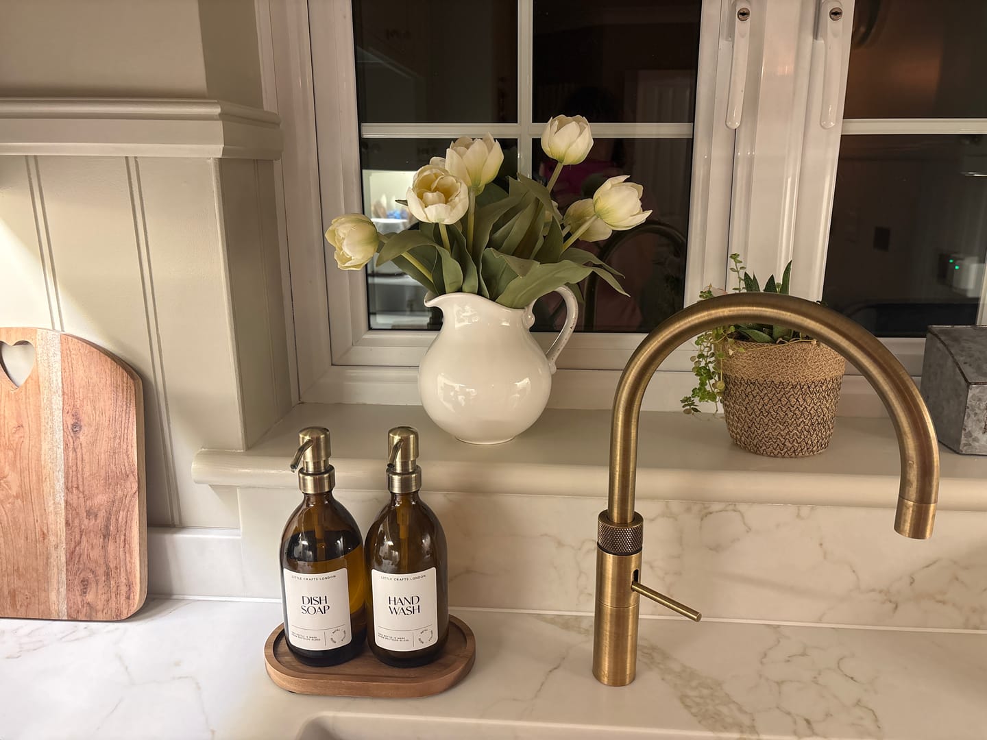 Customer photo review of Set of 2 Round Glass Oil Bottle 500 ML & Acacia Oval Tray