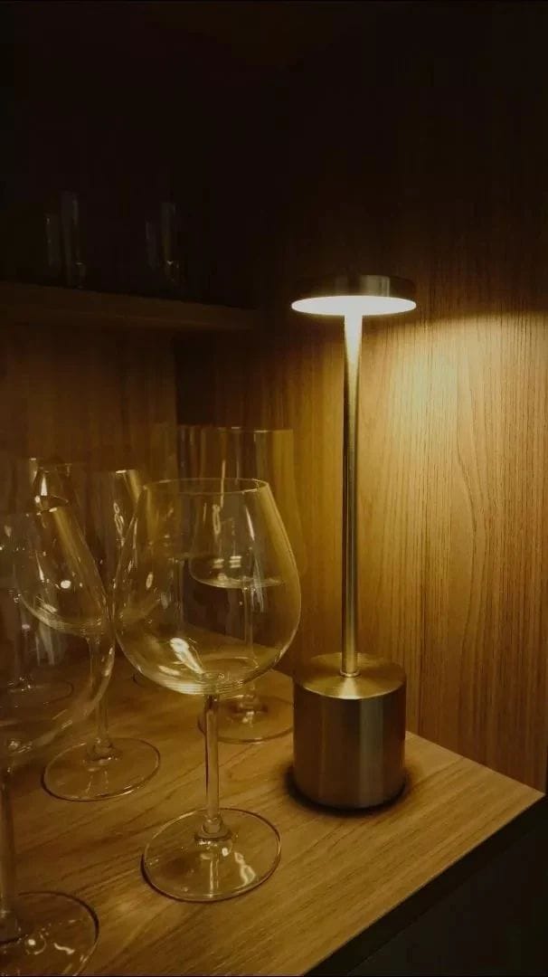 Customer photo review of Luminária de Mesa Sem Fio Recarregável Nomad Glow