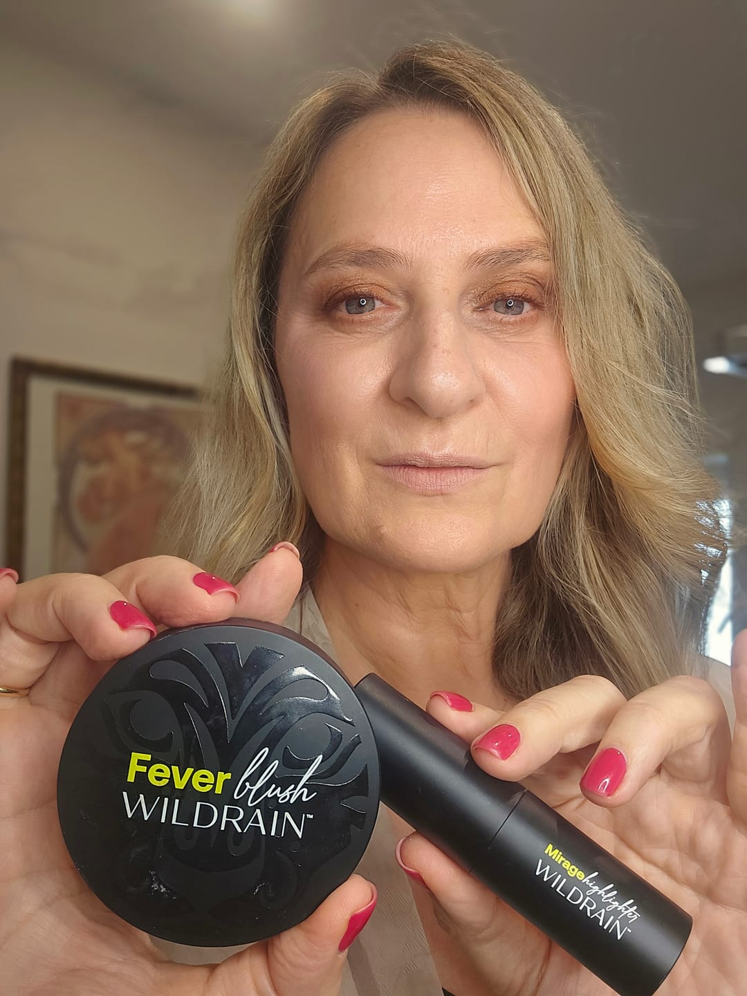 Customer photo review of Pack Eclipse Maquillaje Wild Rain | Máscara, Blush e Iluminador