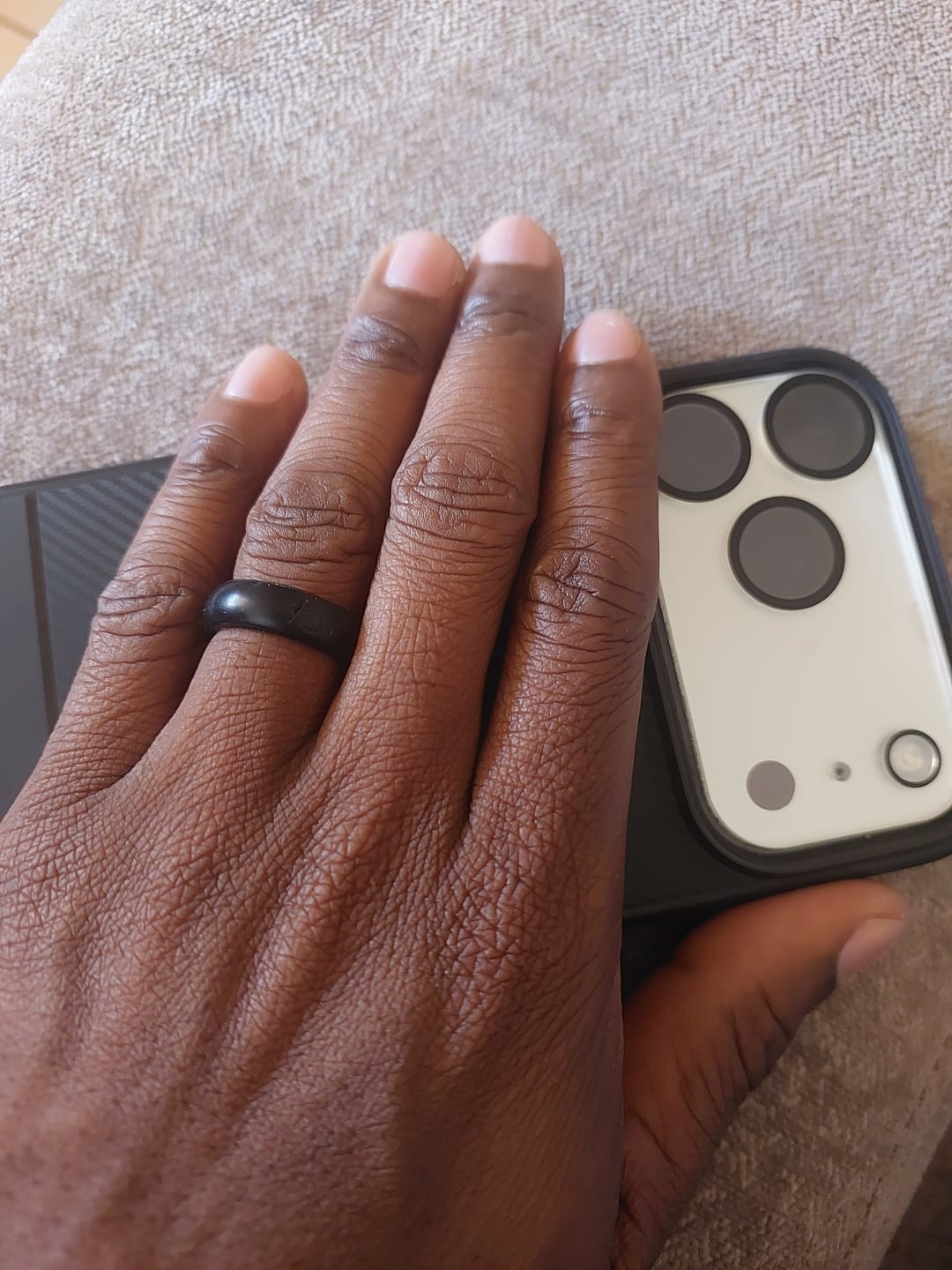 Customer photo review of botthms Black Ladies Active Silicone Ring