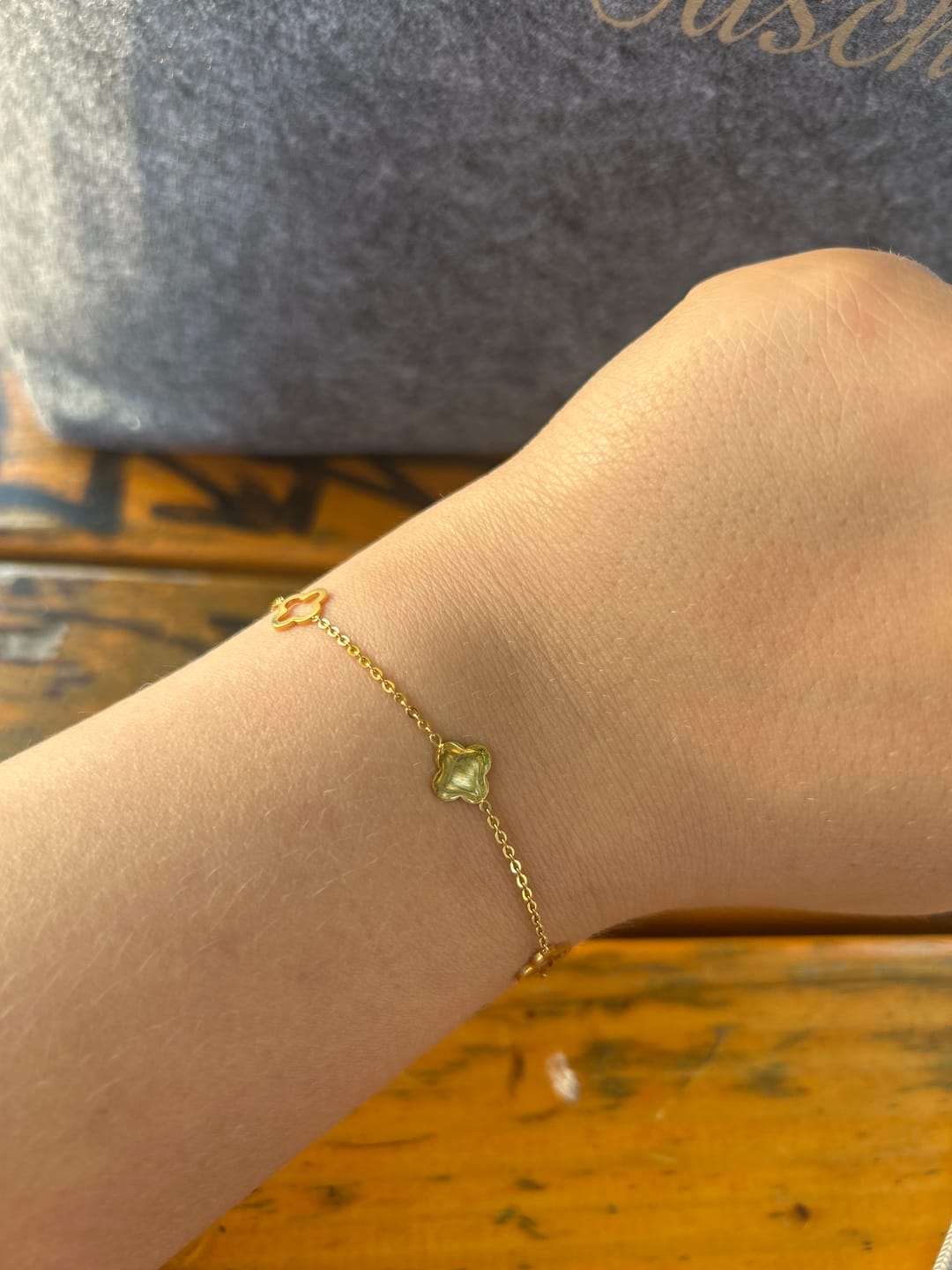 Customer photo review of Clover Armband | 18K vergoldet
