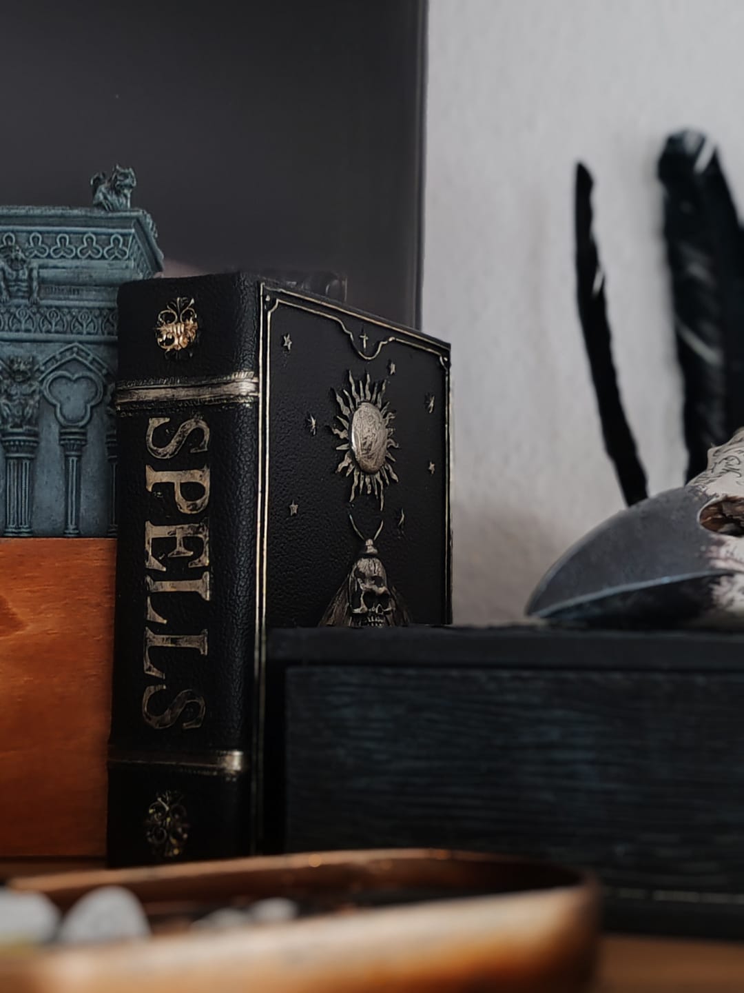 Customer photo review of Deko Zauberbuch mit Totenkopf & Schmetterling – Halloween Dekoration
