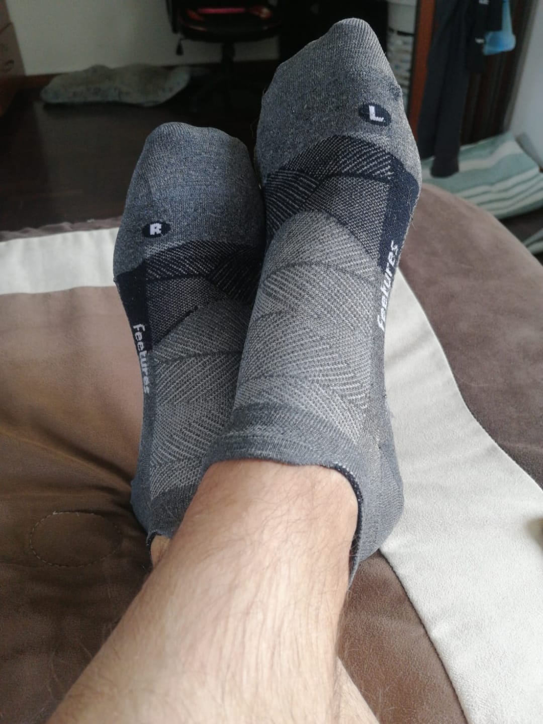 Customer photo review of Feetures Elite Ultra Light No Show Tab Gray