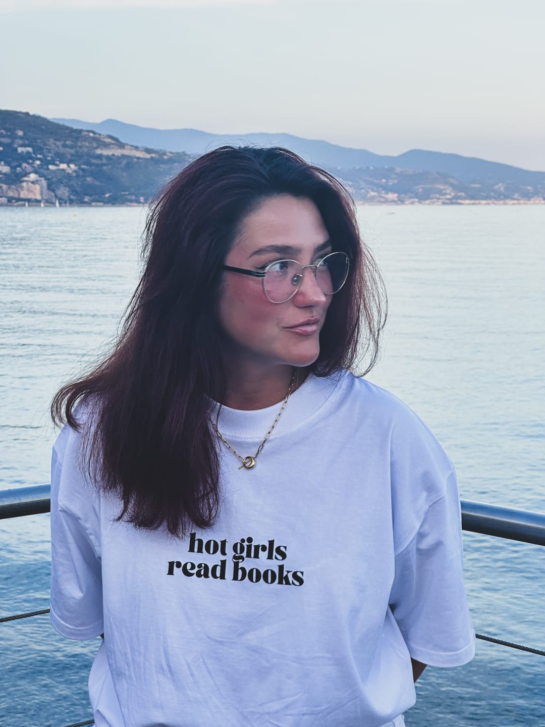 Customer photo review of Oversized T-Shirt "hot girls read books & journal" (Unisex)