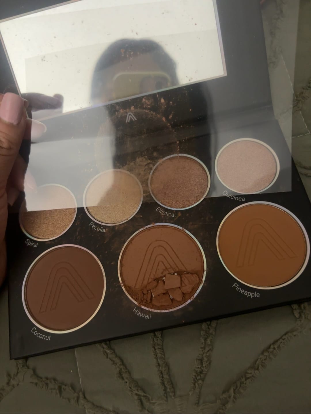 Customer photo review of PALETA DE CONTORNOS E ILUMINADOR GLAMBLACK