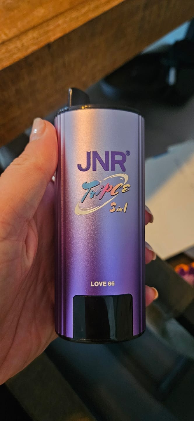 Customer photo review of JNR Triple 110K - Vaper Desechable - Cigarrillo Electrónico - 2% - 110000 Caladas - Triple Sabor