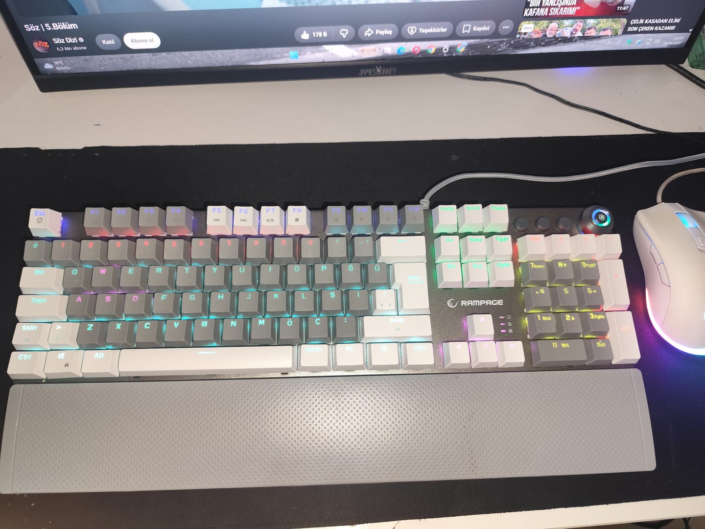 Customer photo review of BLADE PLUS - Rainbow Mekanik Oyuncu Klavyesi