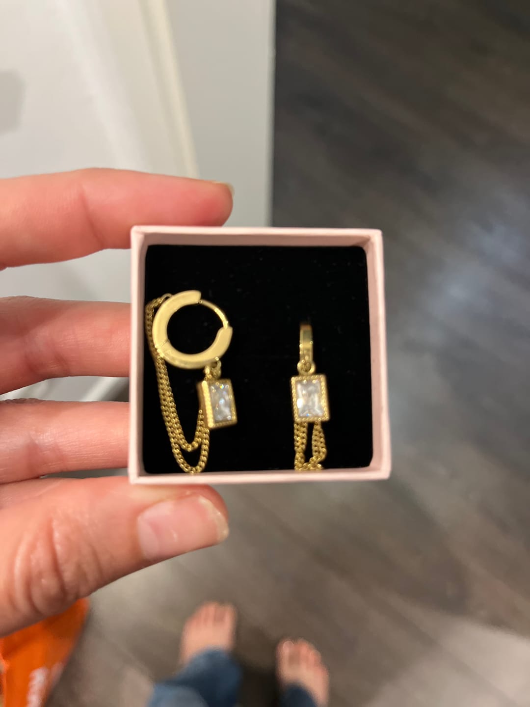 Customer photo review of Majestic Baguette Huggie Ohrringe